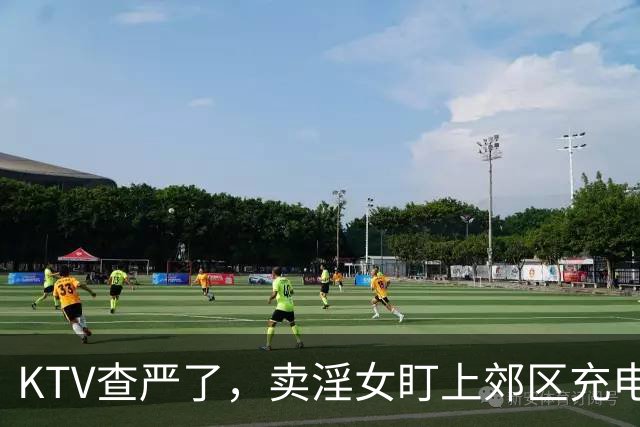 KTV查严了，卖淫女盯上郊区充电站：车主充电二三十分钟，人走不了，车门一关就“办事”